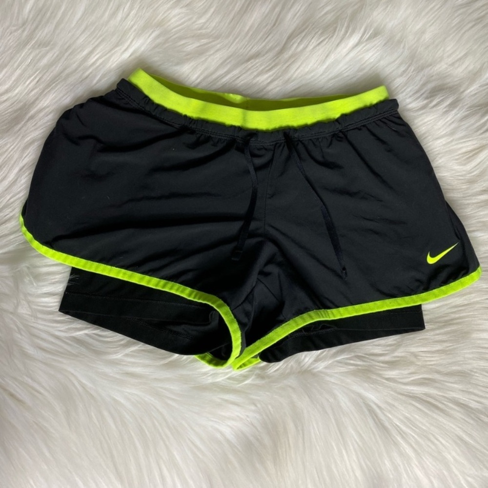 2 in 1 Nike running shorts with fitted shorts